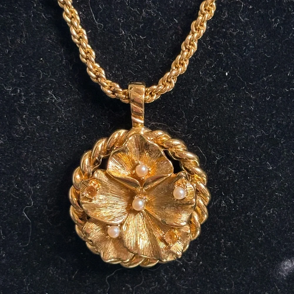 Nina Ricci flower vintage necklace. With adjustable rope chain. Missing 2 pearls - Picture 4 of 4